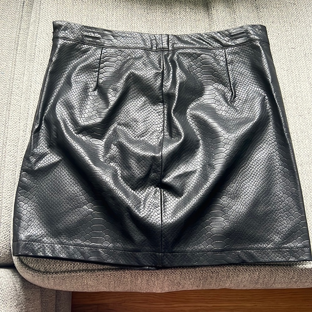 Leather snake skin skirt, size large, Stella Luce
